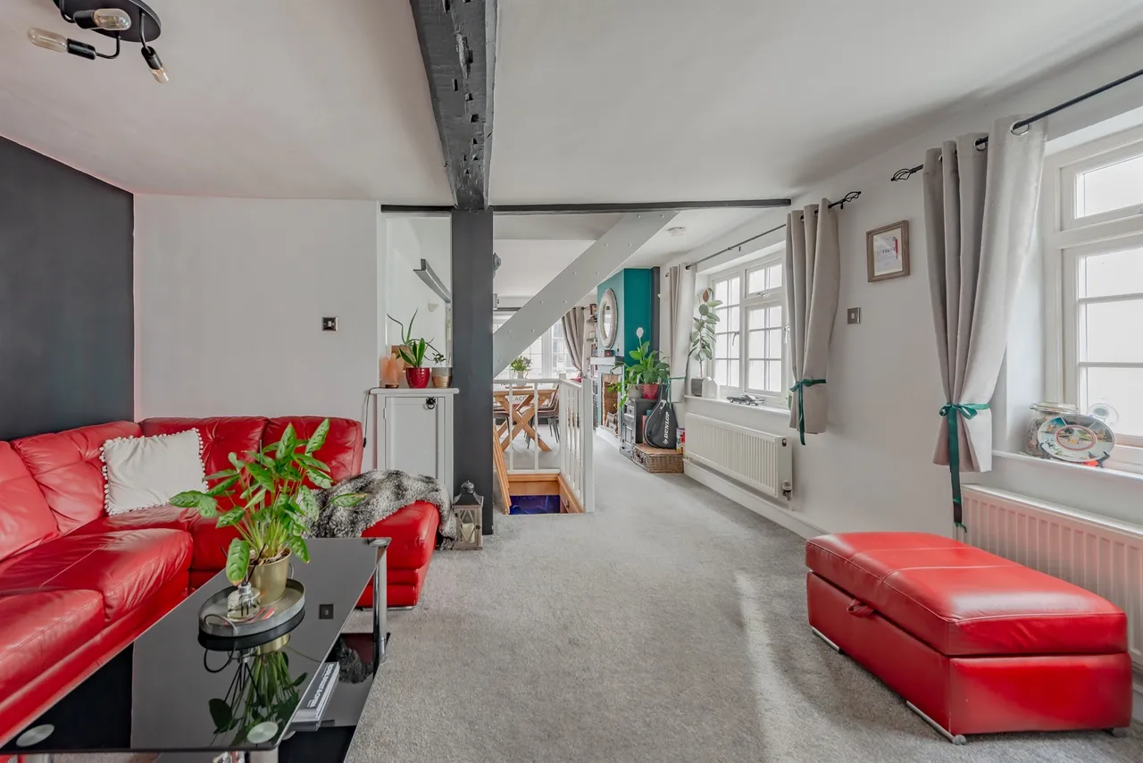 2 bed house for sale — High Street, Nutfield, Redhill