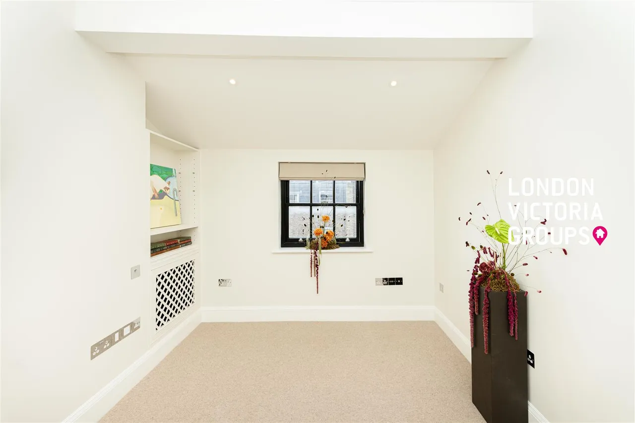 Trevor Place, London, photo 36