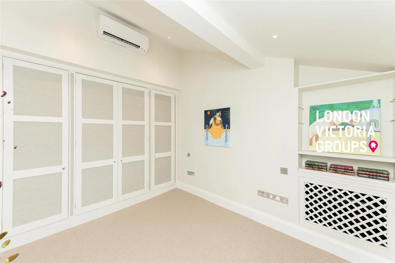 Trevor Place, London, photo 35