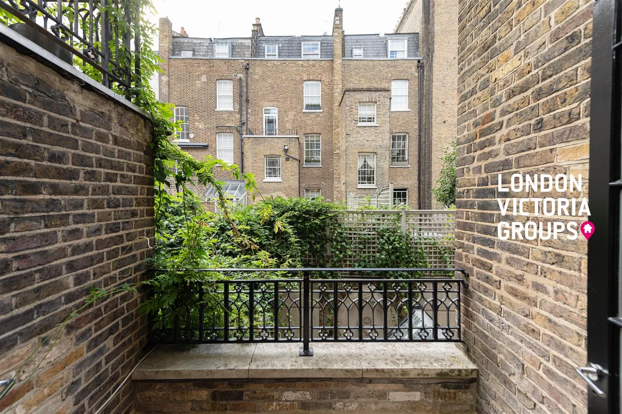 Trevor Place, London, photo 44