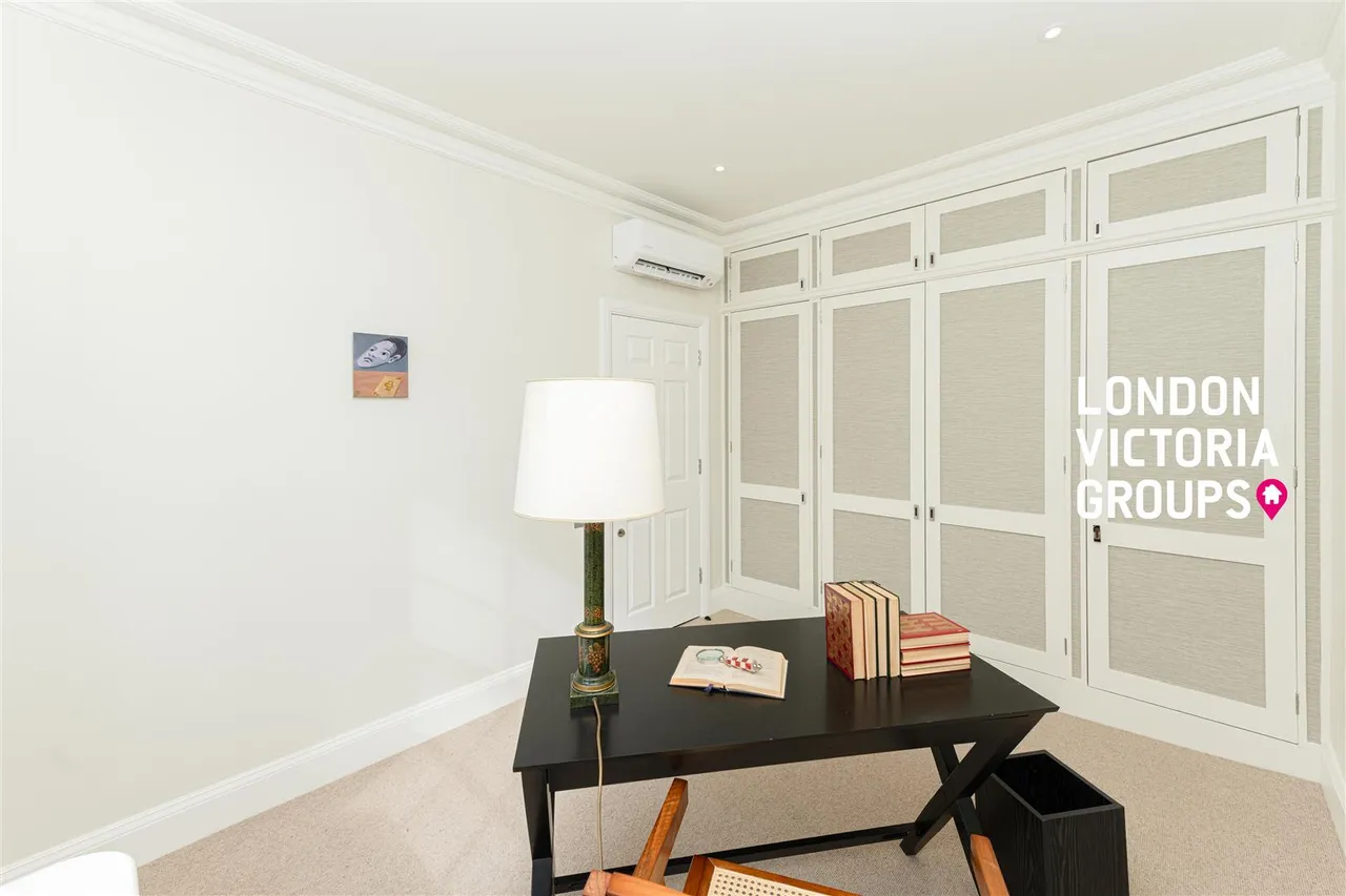 Trevor Place, London, photo 38