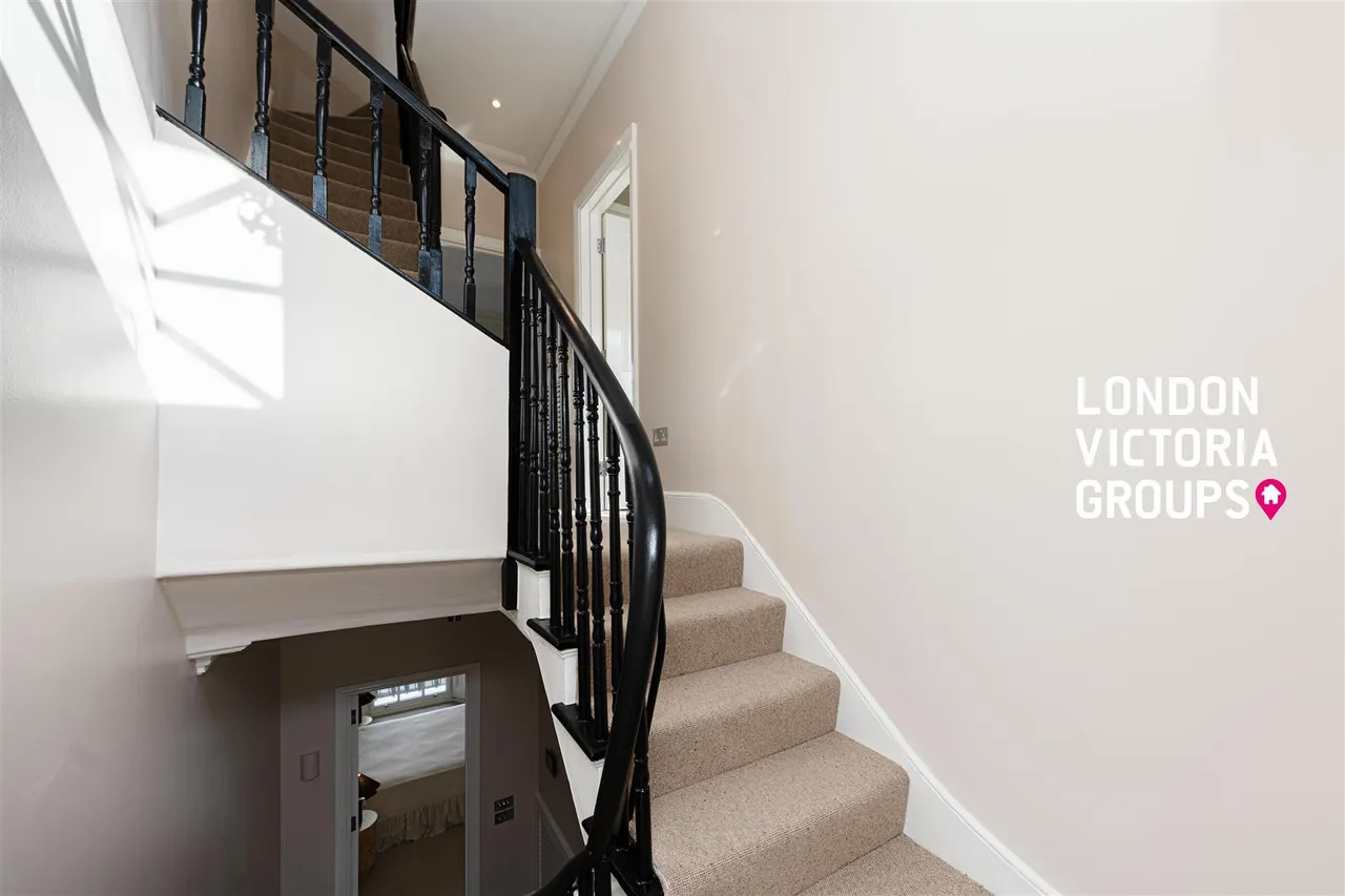 Trevor Place, London, photo 46