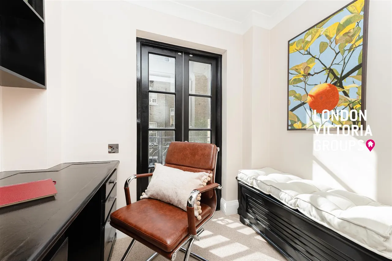 Trevor Place, London, photo 42