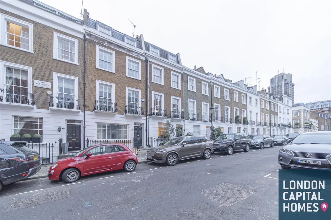 Trevor Place, London, photo 48