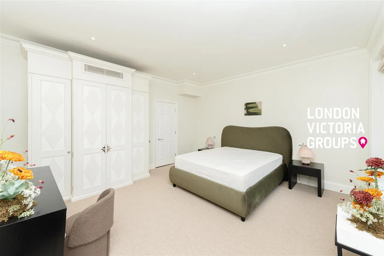 Trevor Place, London, photo 22