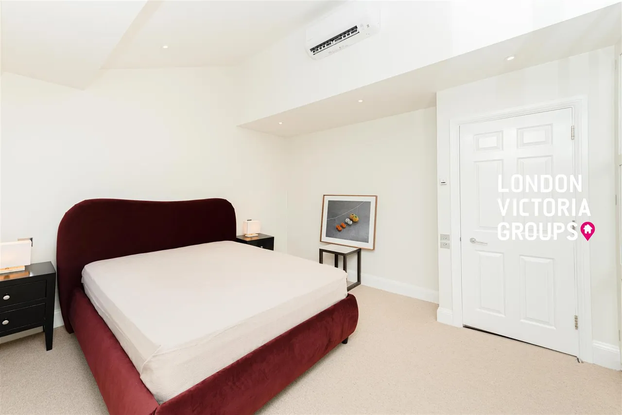 Trevor Place, London, photo 30