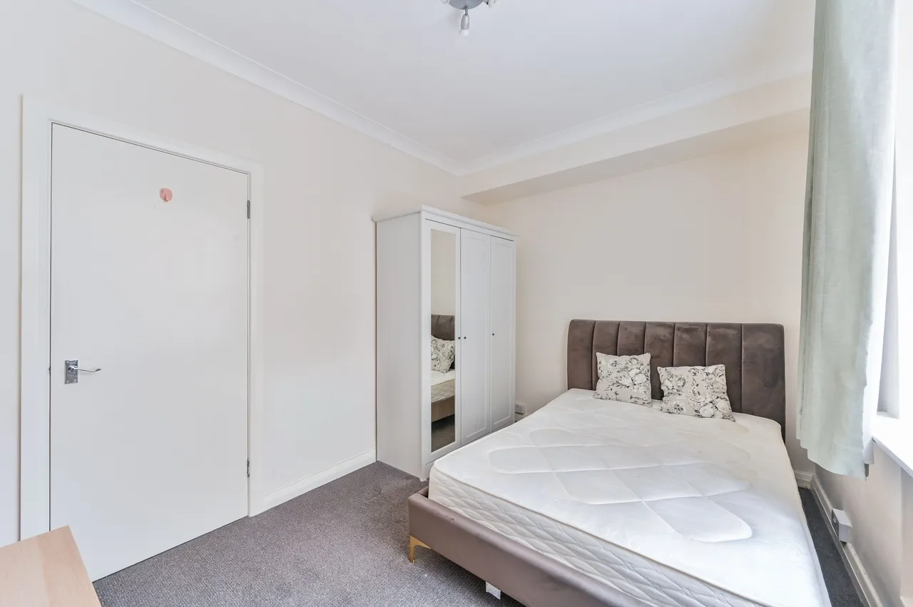 35 Warren Court, Euston Road, London, photo 7