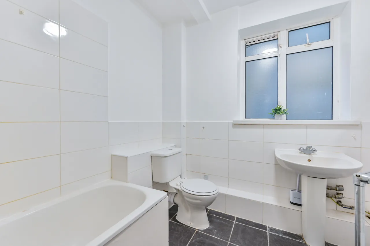 35 Warren Court, Euston Road, London, photo 6