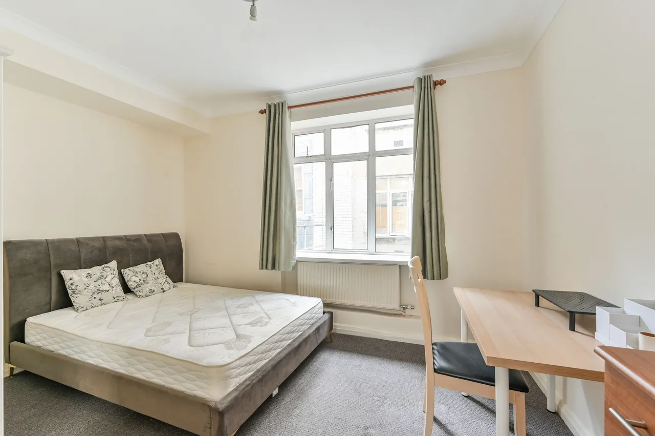 35 Warren Court, Euston Road, London, photo 4