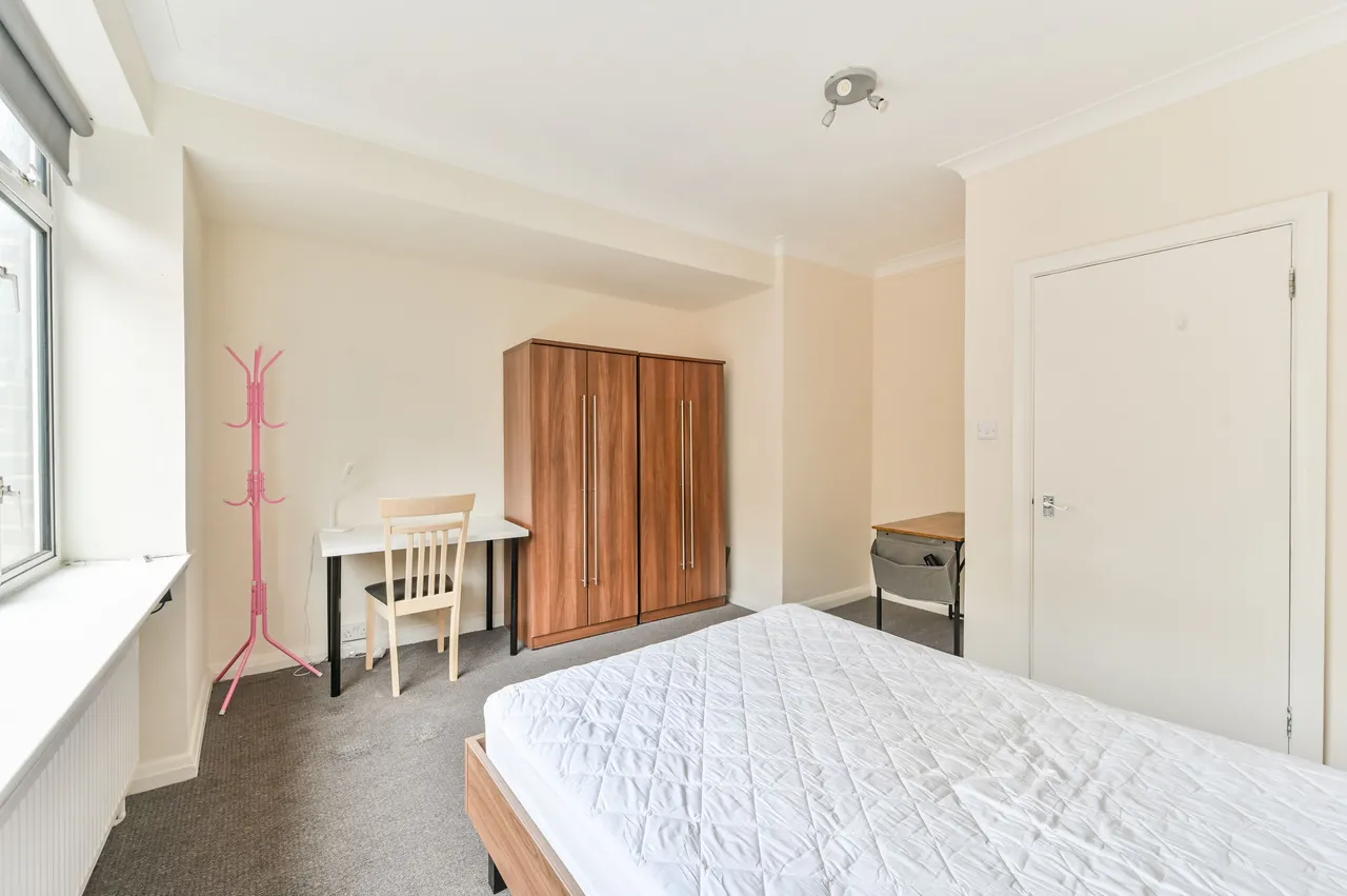 35 Warren Court, Euston Road, London, photo 8