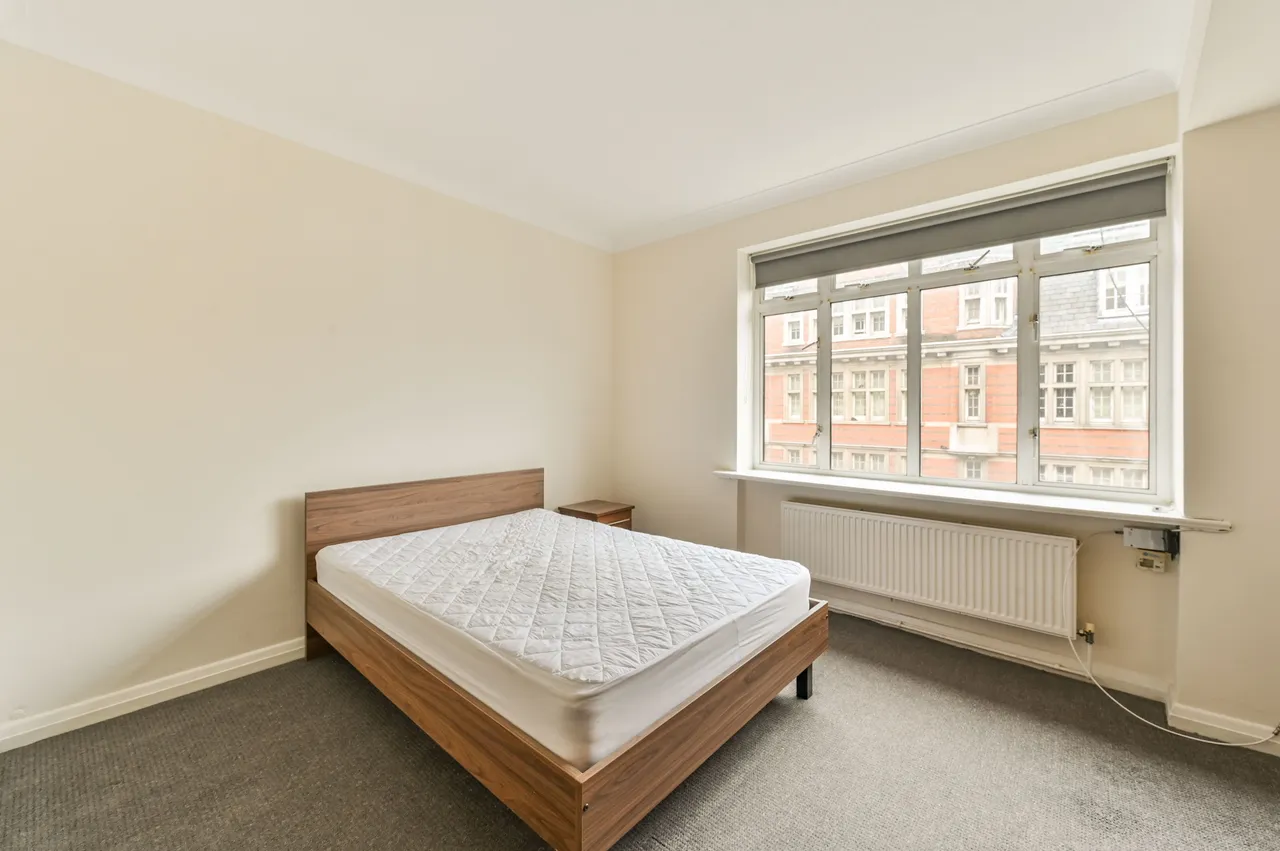 35 Warren Court, Euston Road, London, photo 5