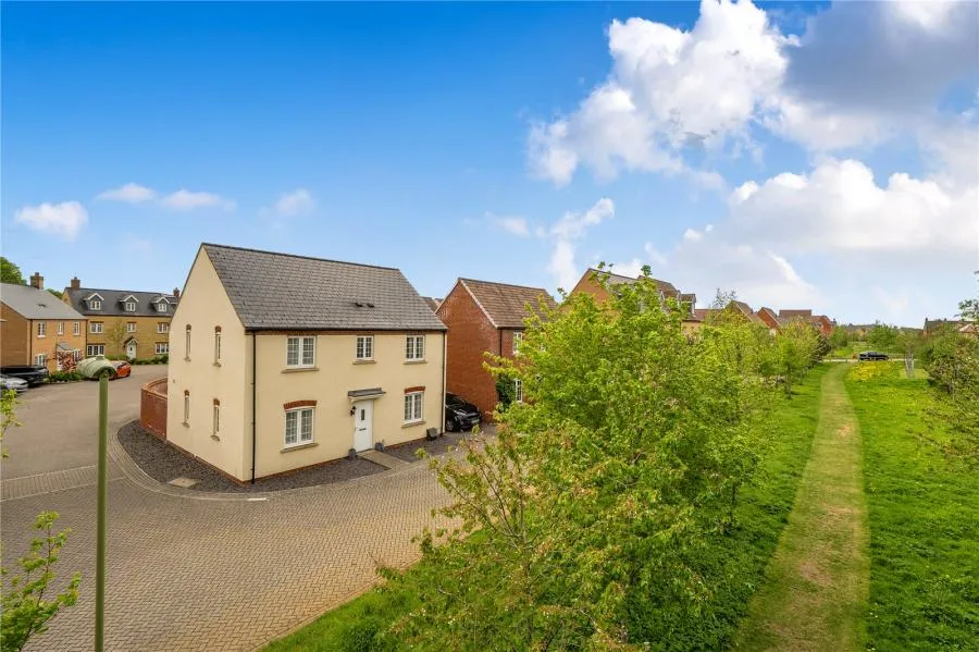 4 bed house for sale, Redcar Road, Bicester, OX26