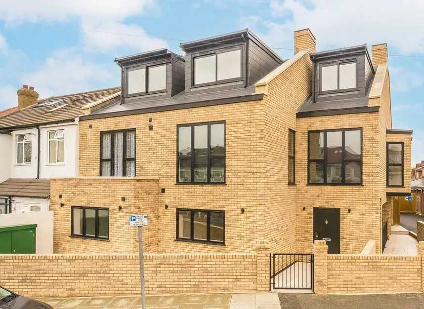 2 bed flat to rent, Hazelwood Avenue, Morden, SM4