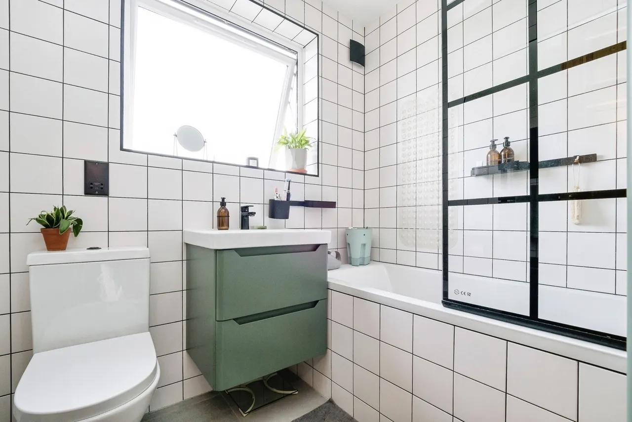 Chesterton Road, London, E13, photo 19