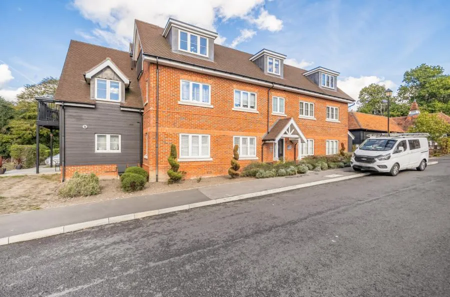 2 bed flat for sale, Bryan Gardens, Binfield, RG42