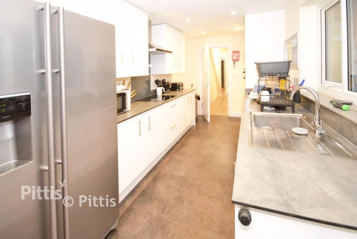 Carisbrooke Road, Newport, PO30, photo 4