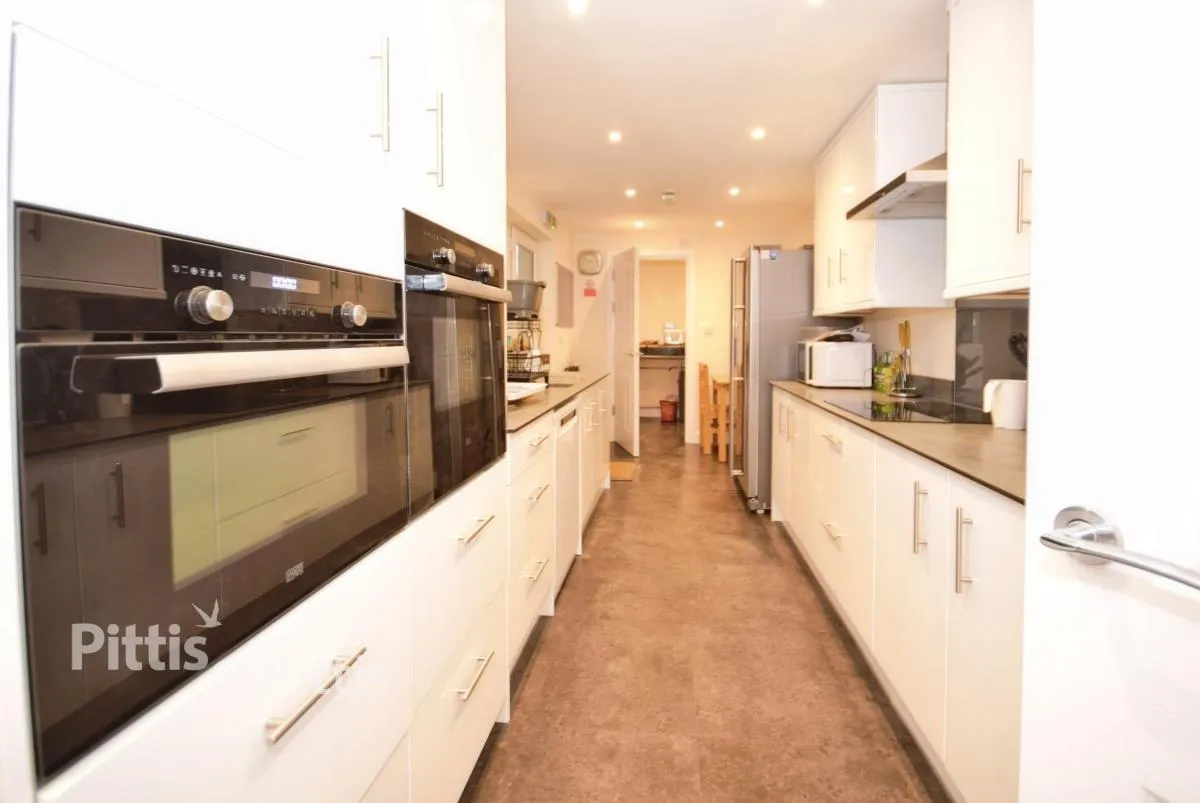 Carisbrooke Road, Newport, PO30, photo 3