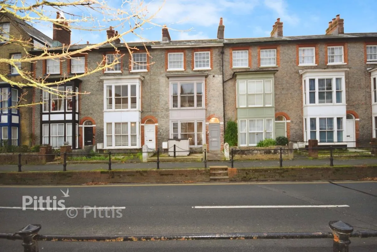 Carisbrooke Road, Newport, PO30, photo 5