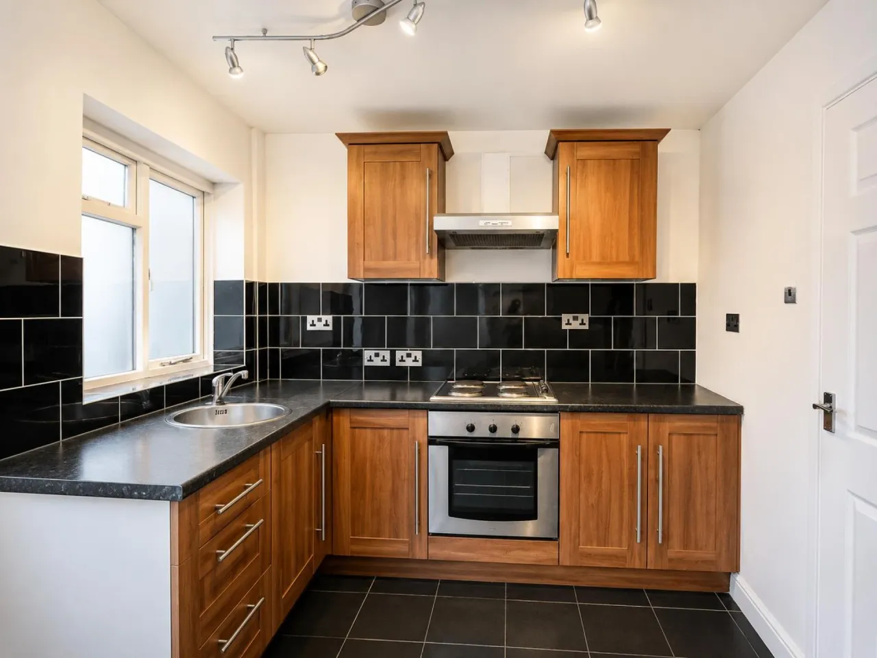 Moss Road, Cannock, photo 5