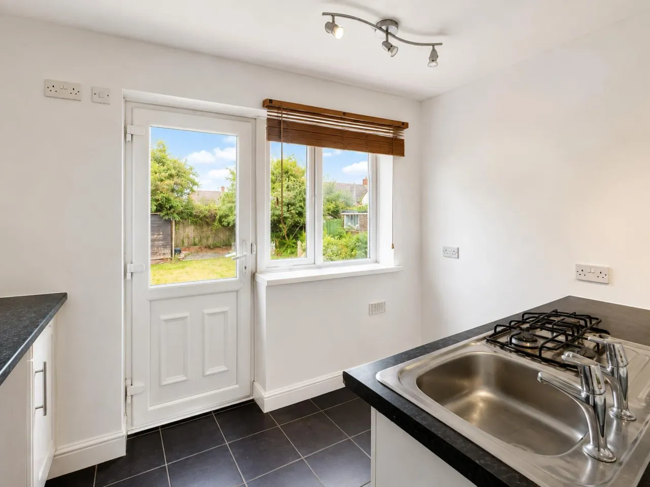Moss Road, Cannock, photo 6