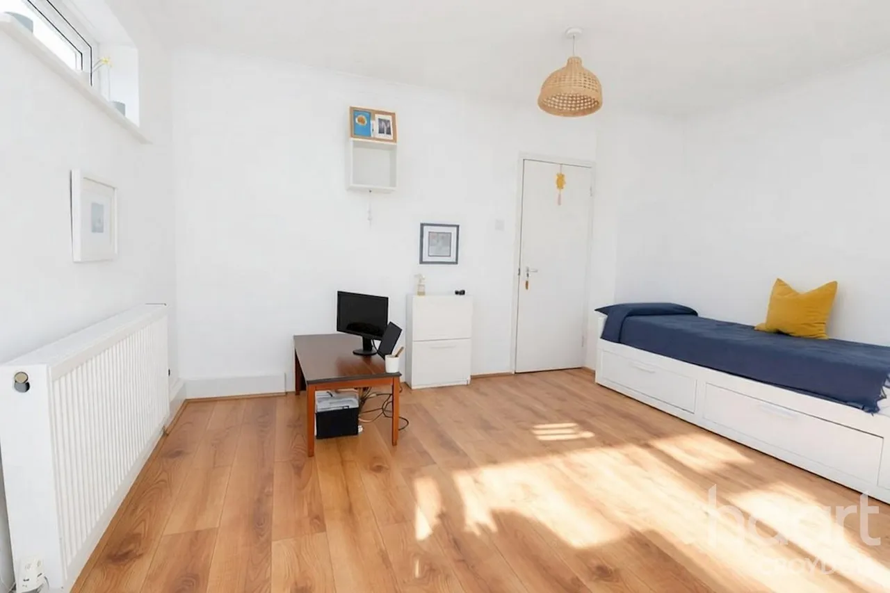 Avenue Road, SE25, photo 5