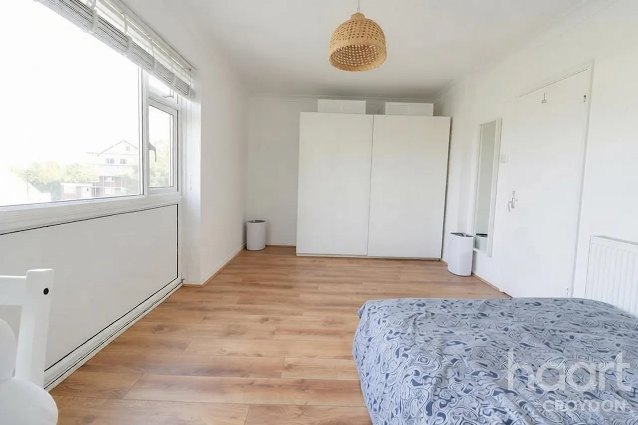 Avenue Road, SE25, photo 7