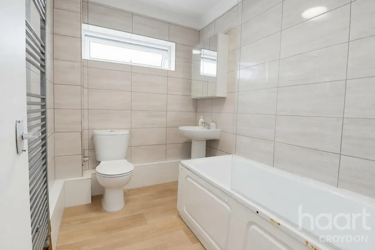 Avenue Road, SE25, photo 6