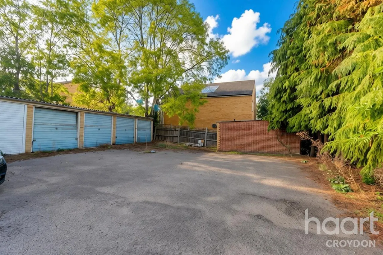 Avenue Road, SE25, photo 11