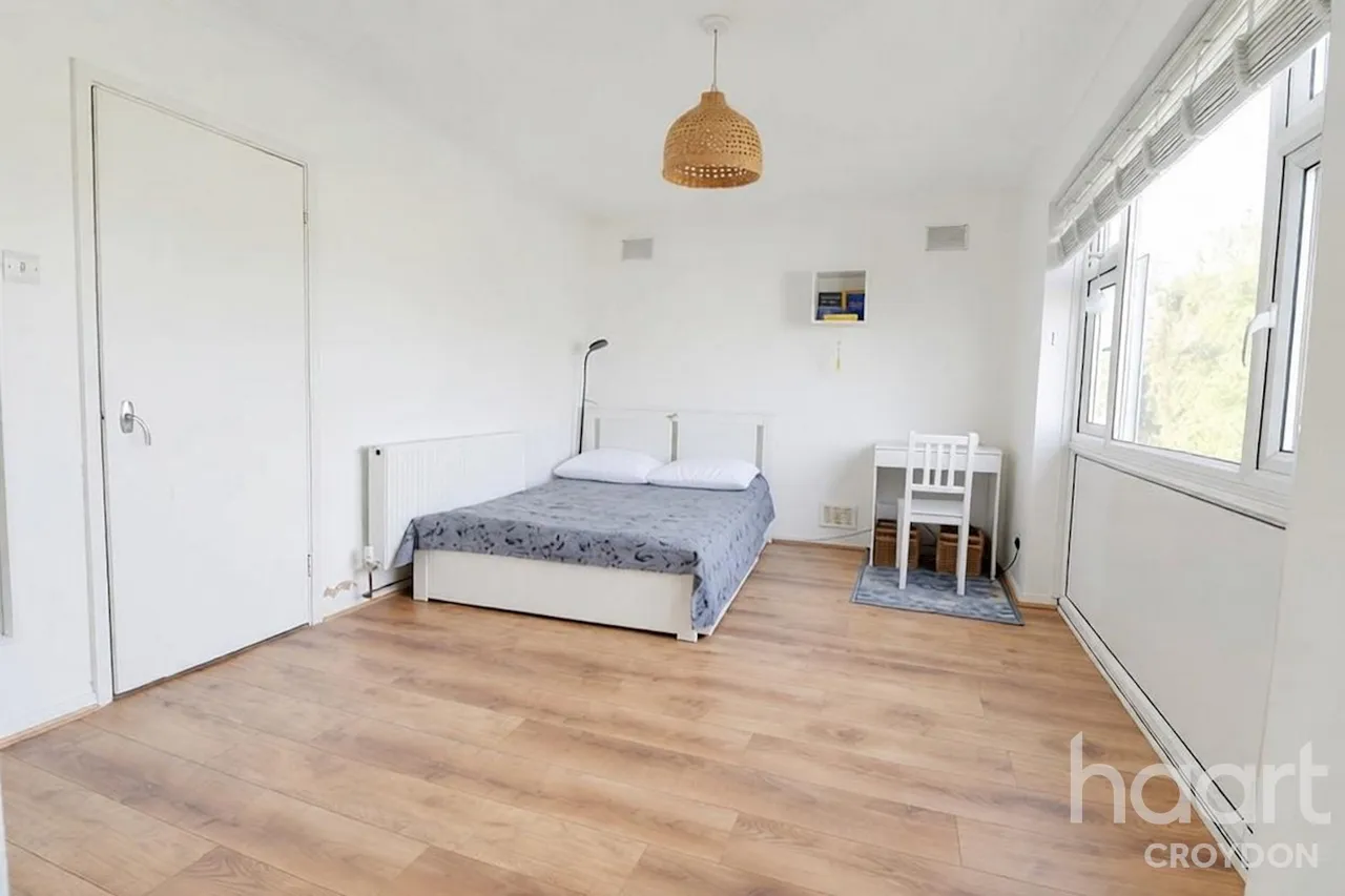 Avenue Road, SE25, photo 8