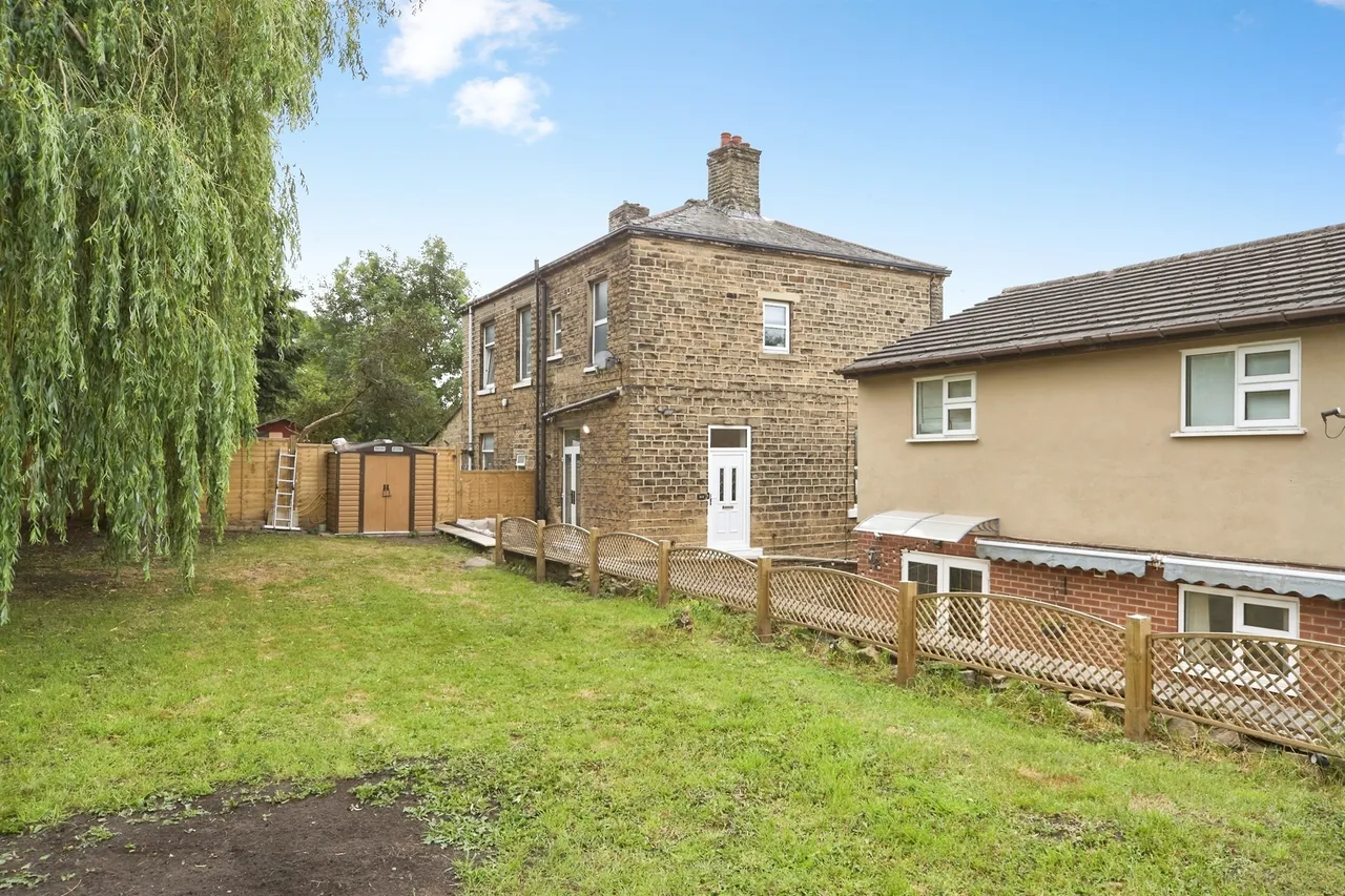 2 bed house for sale — Owlet Road, Shipley