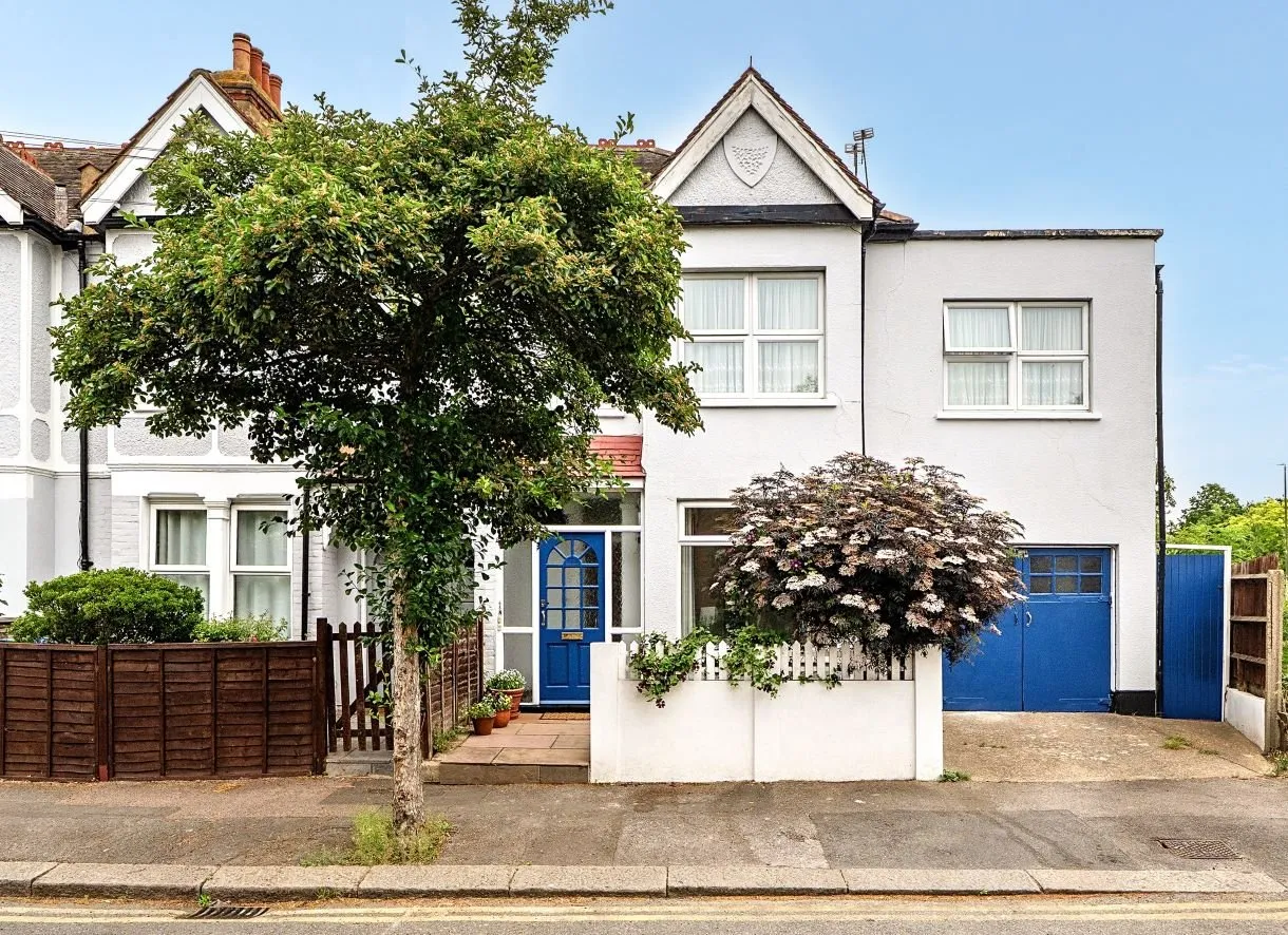 2 bed flat for sale — Gore Road, Raynes Park, London, SW20