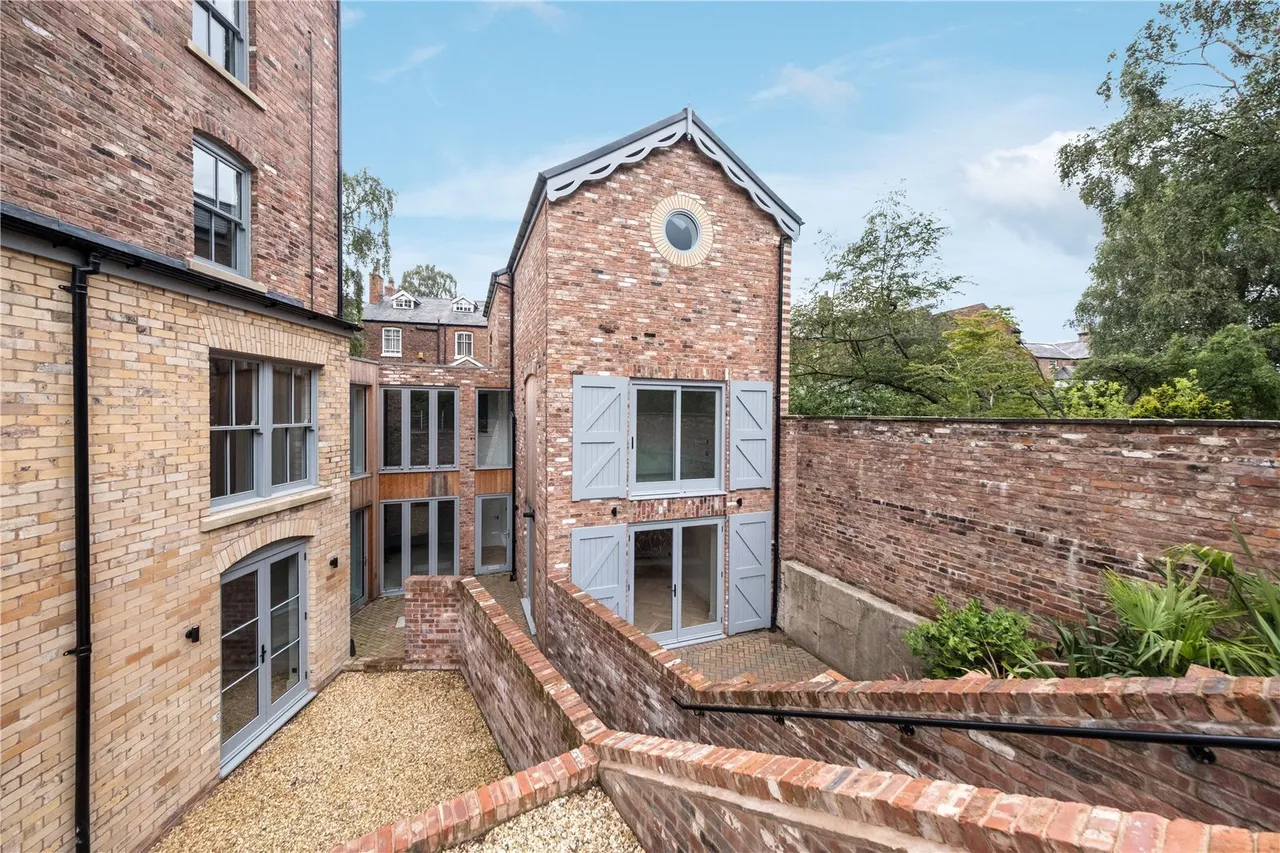 3 bed property for sale, Cavendish Place, Bowdon, WA14