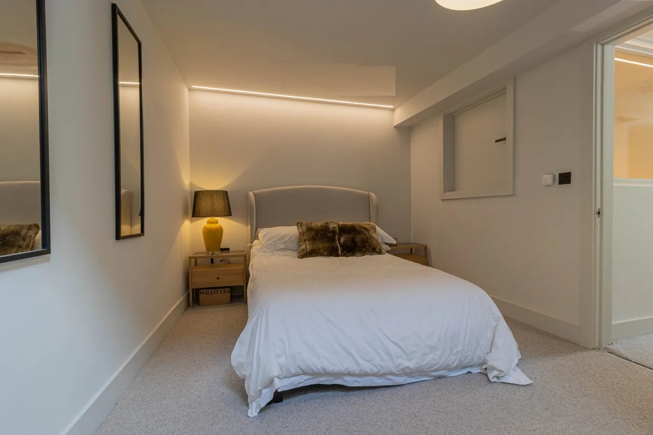 Cavendish Place, Bowdon, WA14, photo 14