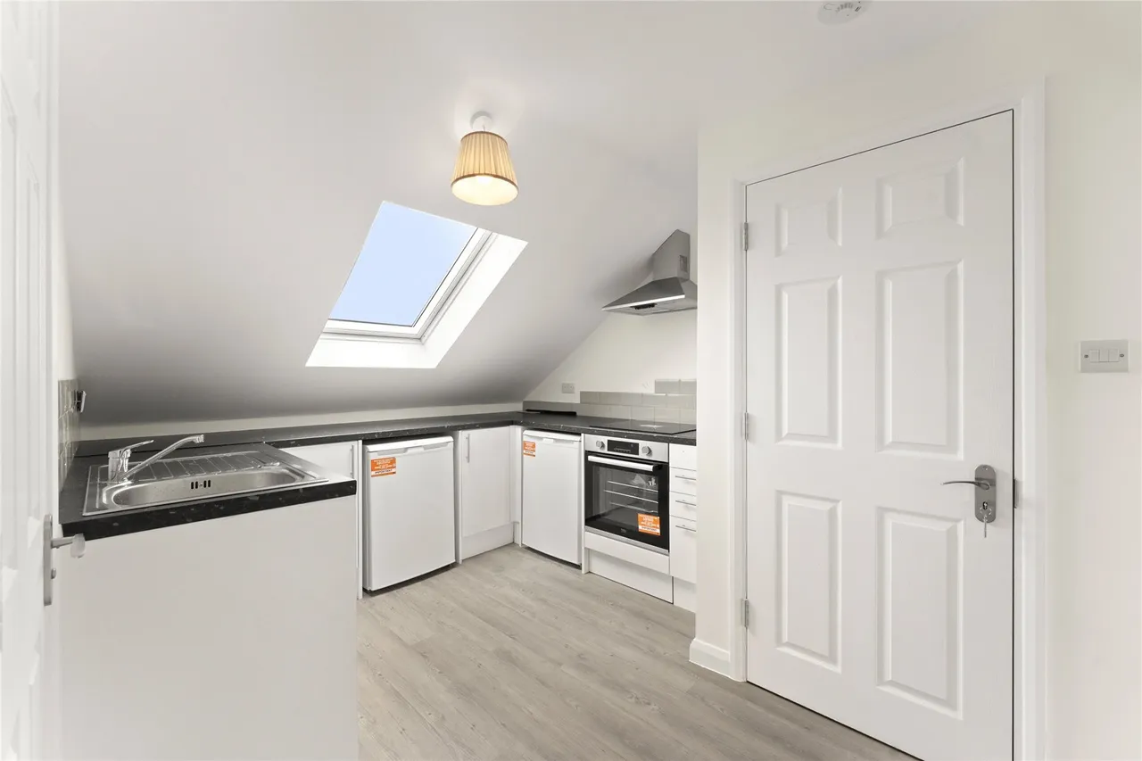 Woodside Close, Surbiton, KT5, photo 2