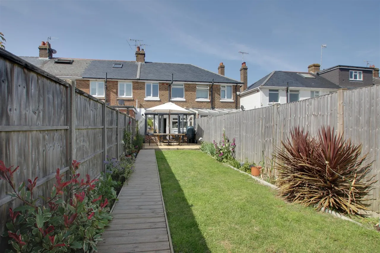 Leigh Road, Worthing, photo 6