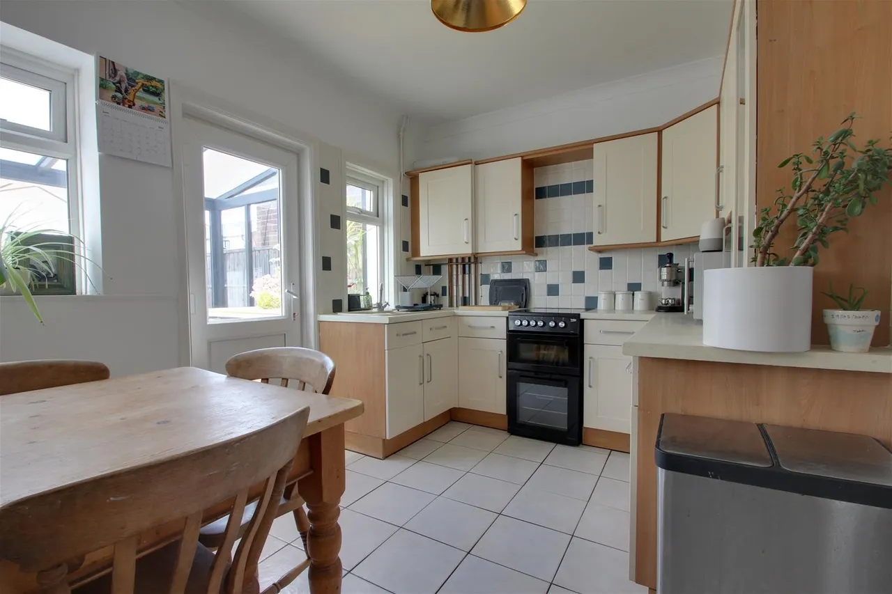 Leigh Road, Worthing, photo 11