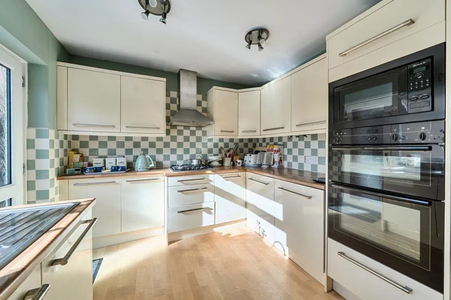 Bagshot Road, Knaphill, GU21, photo 4