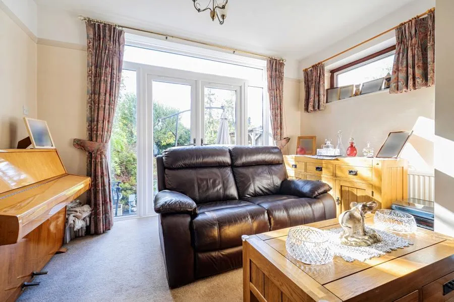 Bagshot Road, Knaphill, GU21, photo 21