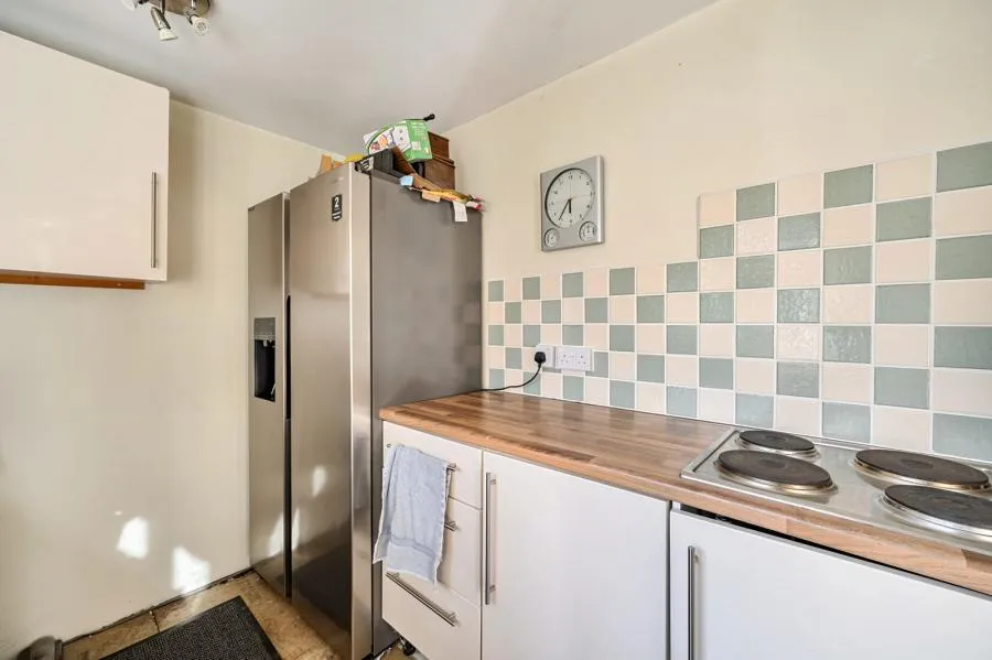 Bagshot Road, Knaphill, GU21, photo 18