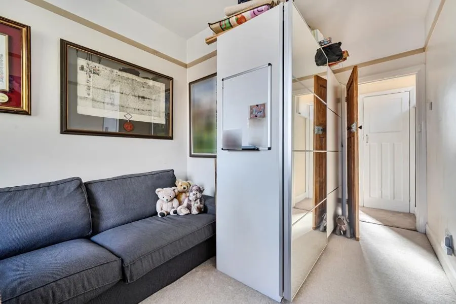 Bagshot Road, Knaphill, GU21, photo 17