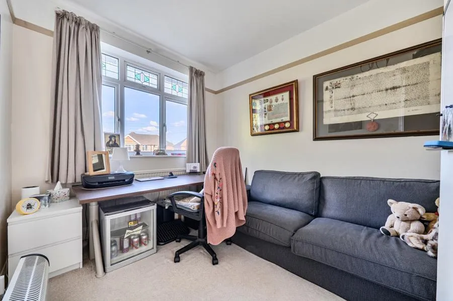 Bagshot Road, Knaphill, GU21, photo 19