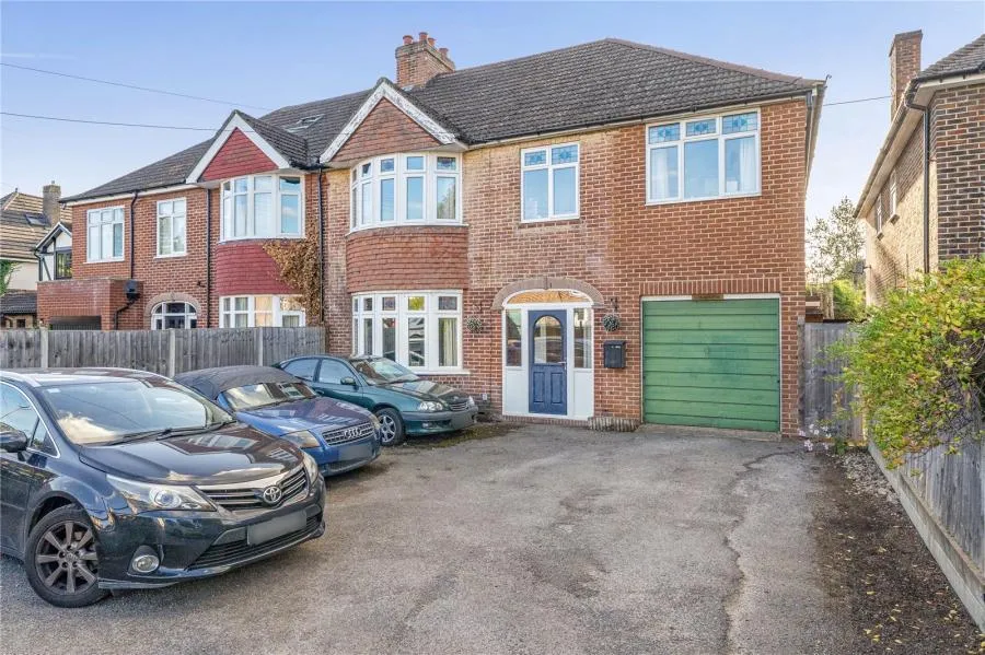 4 bed house for sale, Bagshot Road, Knaphill, GU21