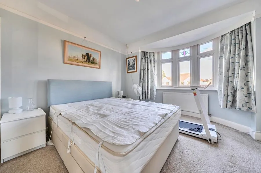 Bagshot Road, Knaphill, GU21, photo 11