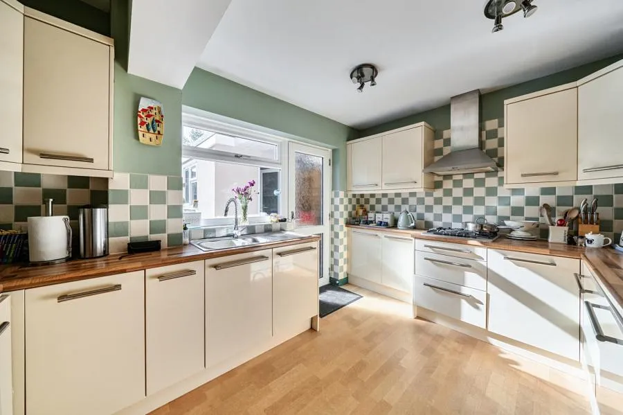Bagshot Road, Knaphill, GU21, photo 5
