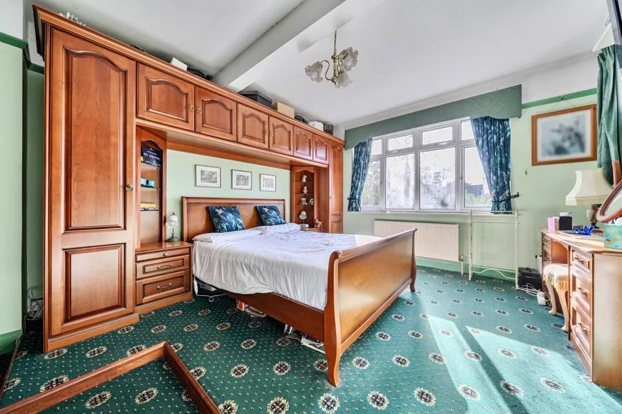 Bagshot Road, Knaphill, GU21, photo 15