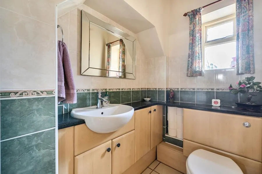 Bagshot Road, Knaphill, GU21, photo 13