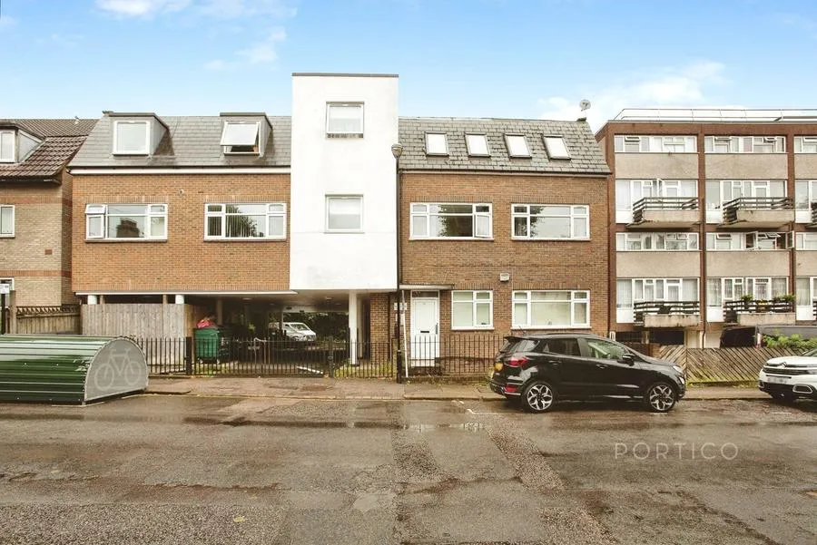 1 bed flat to rent, Raglan Road, London, E17