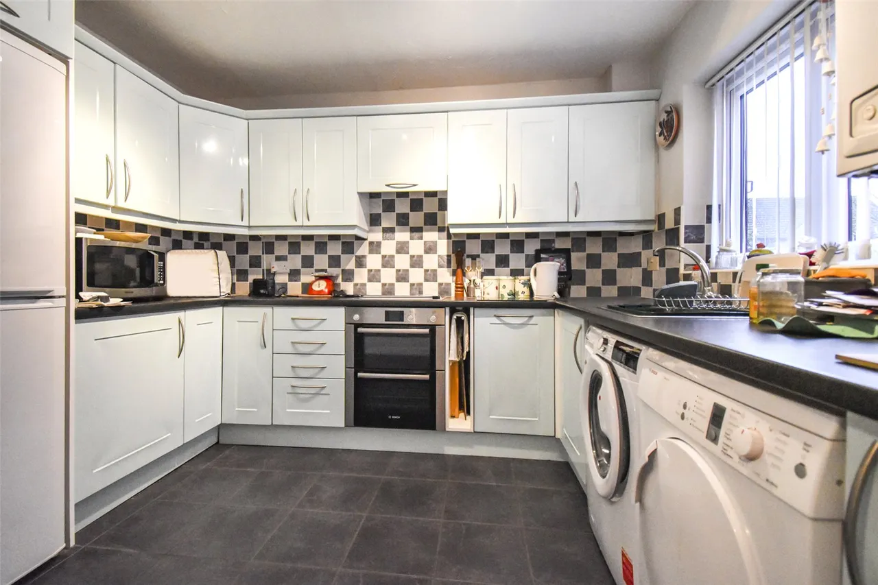 Clare Mead, Rowledge, Farnham, Surrey, GU10 4BJ, photo 6