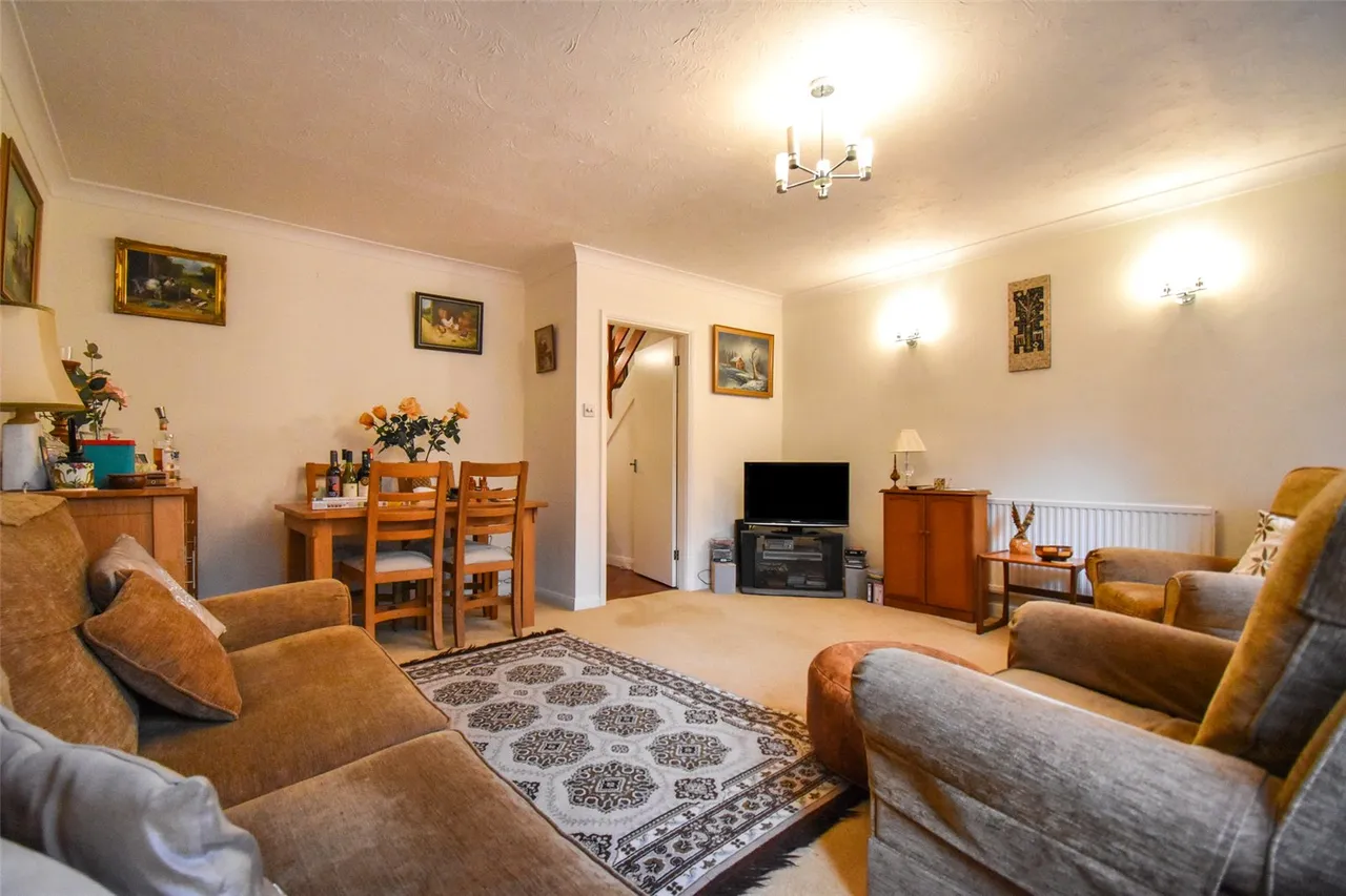 Clare Mead, Rowledge, Farnham, Surrey, GU10 4BJ, photo 5