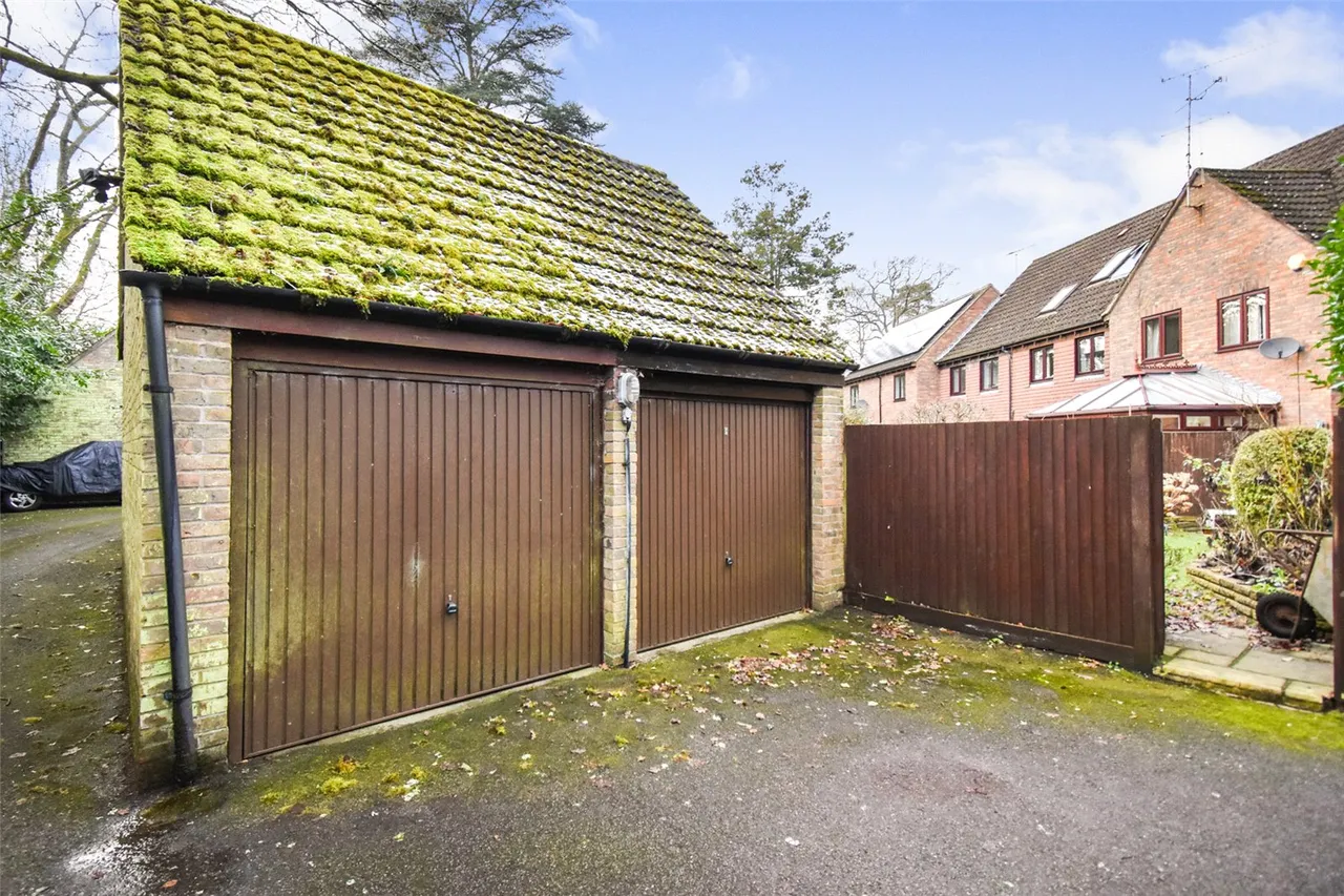 Clare Mead, Rowledge, Farnham, Surrey, GU10 4BJ, photo 11